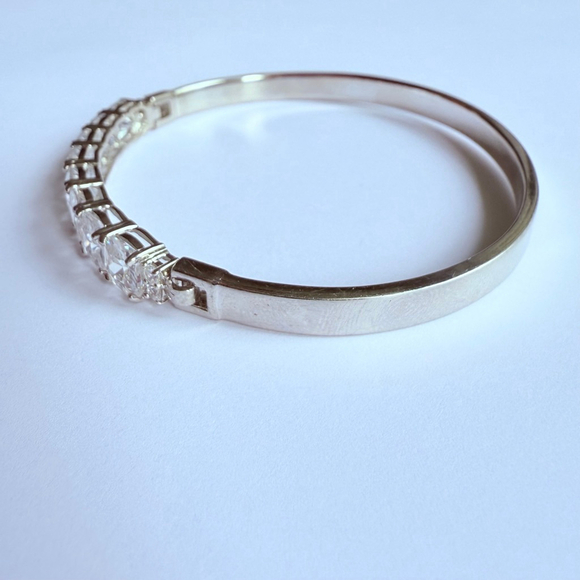 8.25CT Cushion Cubic Zirconia CZ 925 Sterling Silver 6mm Hinged Bangle Bracelet - Picture 3 of 10